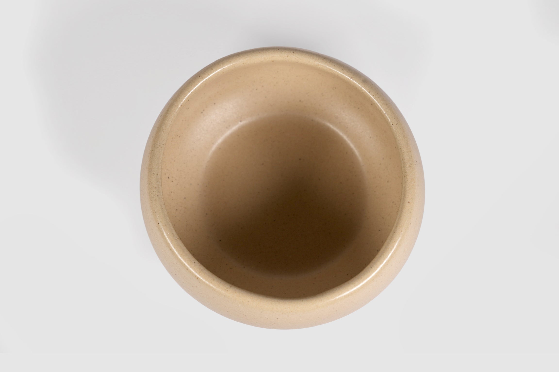 Bowl Sujo by Humo 1810 – capuchino stoneware, pinched belly and rolled lip, 6.3 inch