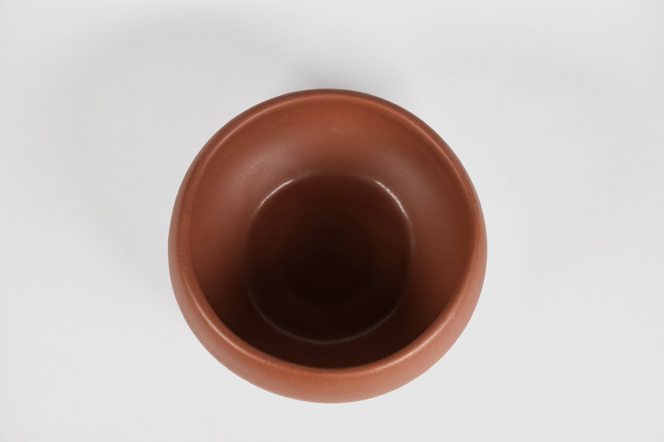 Bowl Sujo by Humo 1810 – capuchino stoneware, pinched belly and rolled lip, 6.3 inch