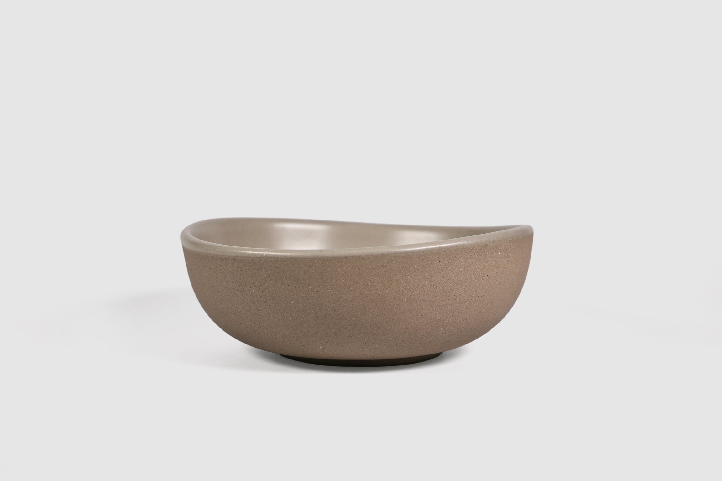 Bowl Sanka by Humo 1810 – black semi-matte stoneware, unglazed exterior, soft triangular form, 6.25 inch