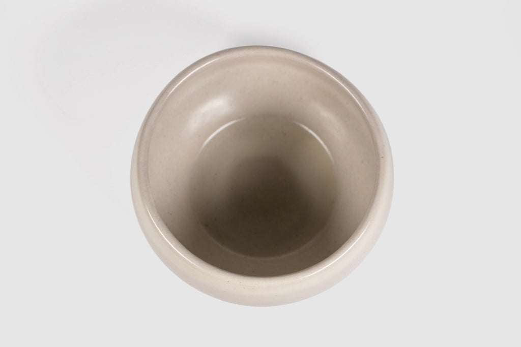 Bowl Sujo by Humo 1810 – capuchino stoneware, pinched belly and rolled lip, 6.3 inch