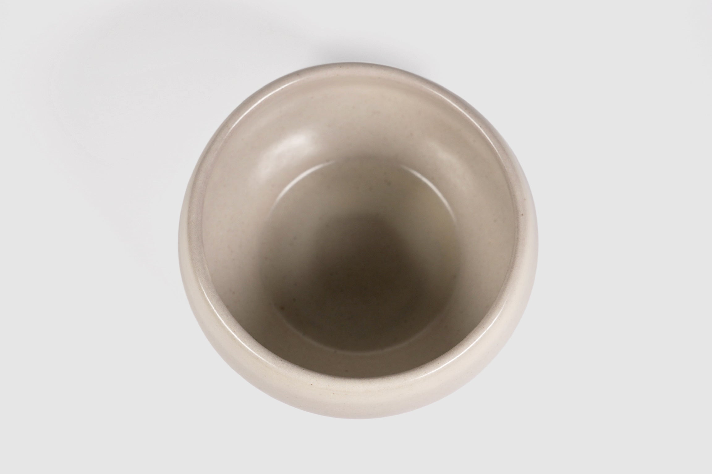 Bowl Sujo by Humo 1810 – capuchino stoneware, pinched belly and rolled lip, 6.3 inch