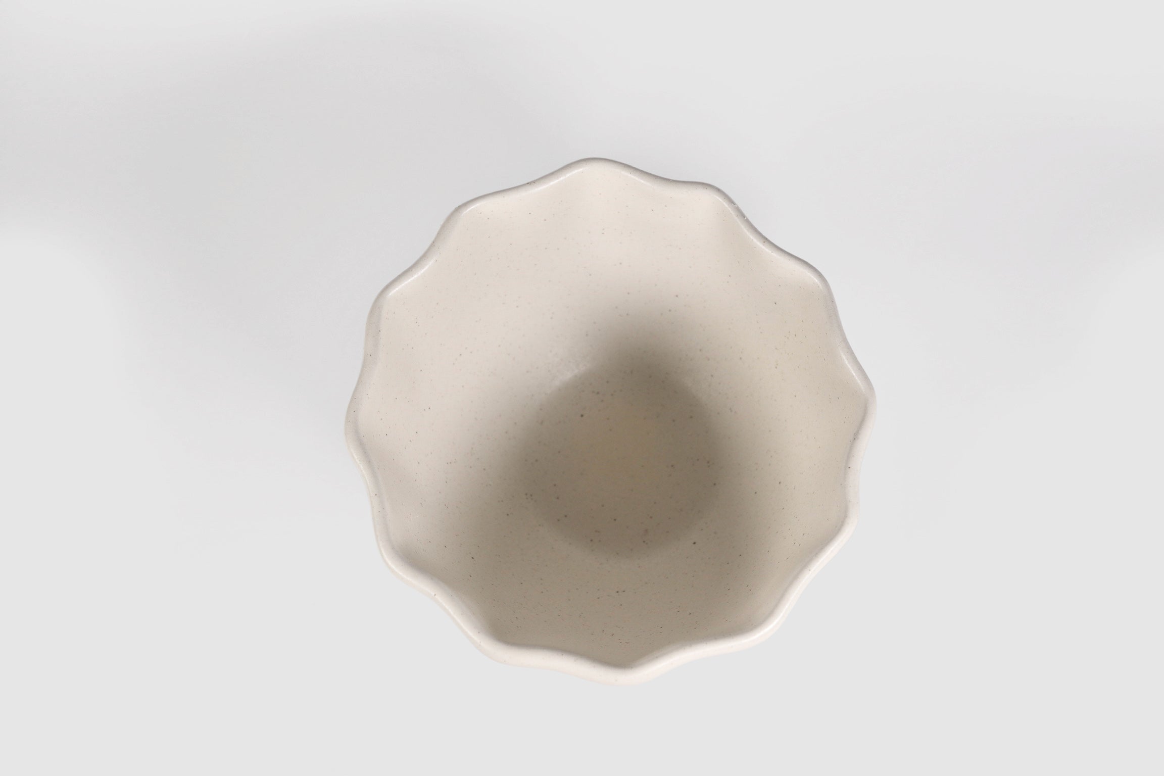 Bowl Nami by Humo 1810 – chocolate stoneware, softly waved rim, 6 inch deep bowl