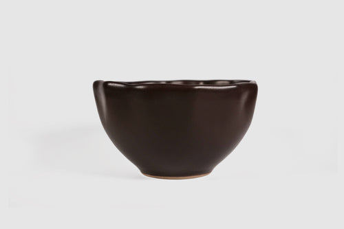 Bowl Nami by Humo 1810 – chocolate stoneware, softly waved rim, 6 inch deep bowl