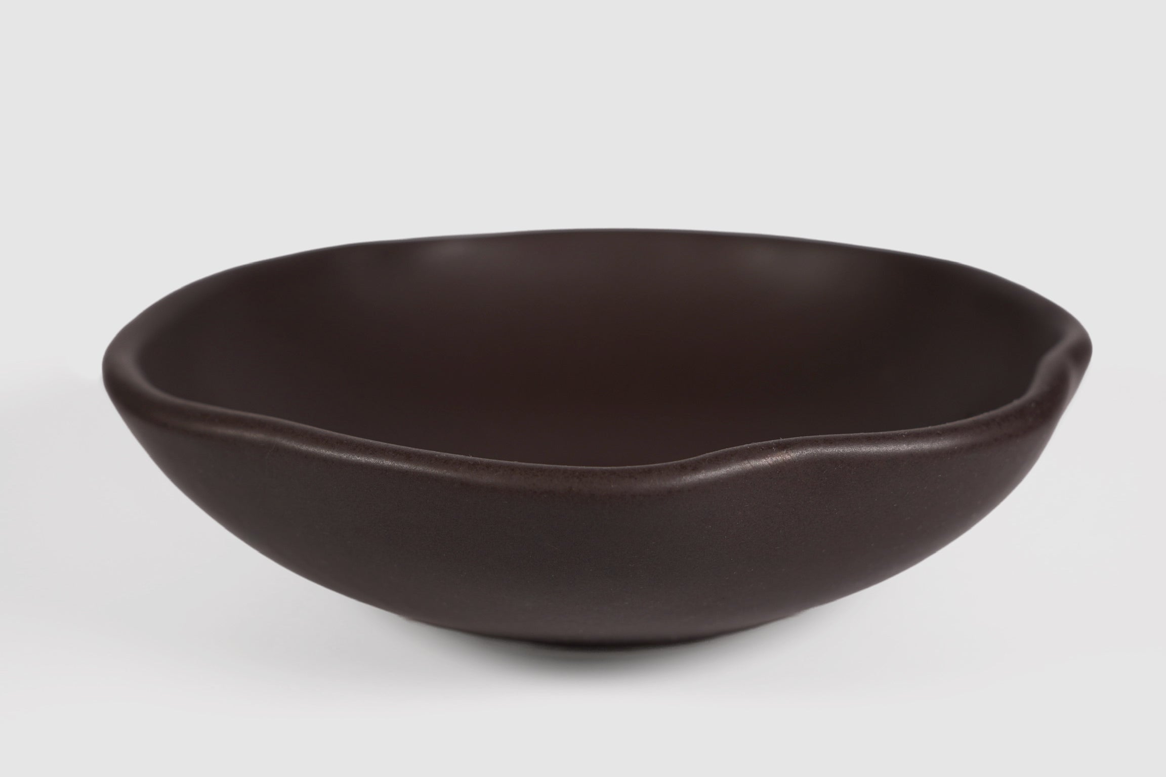 Bowl Safin by Humo 1810 – jade gloss stoneware, flowing undulating rim, wide 7.75 inch