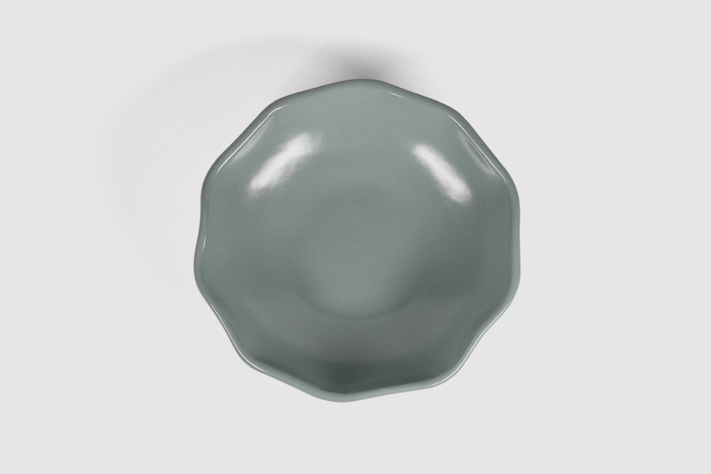 Bowl Safin by Humo 1810 – jade gloss stoneware, flowing undulating rim, wide 7.75 inch