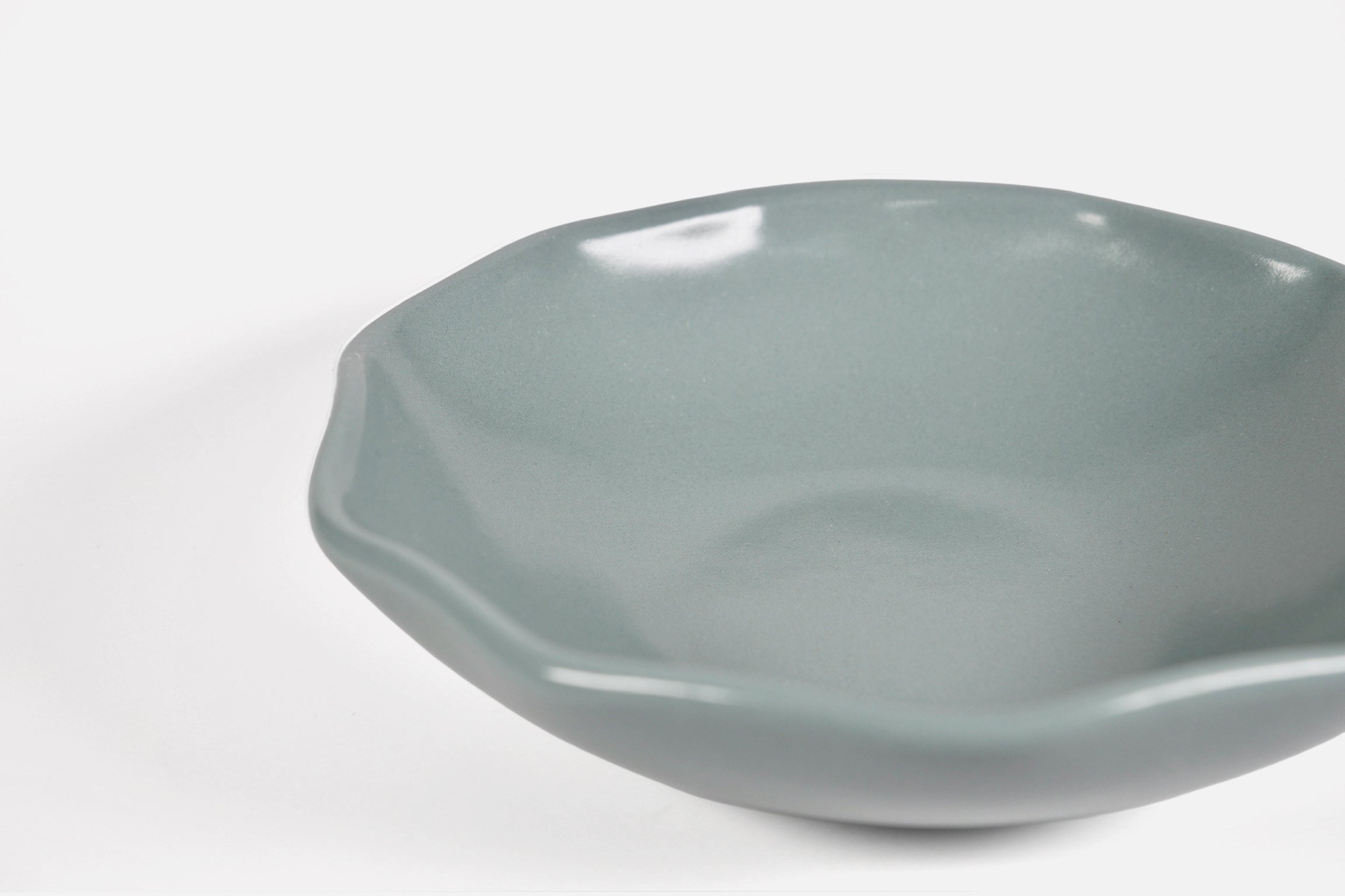 Bowl Safin by Humo 1810 – jade gloss stoneware, flowing undulating rim, wide 7.75 inch