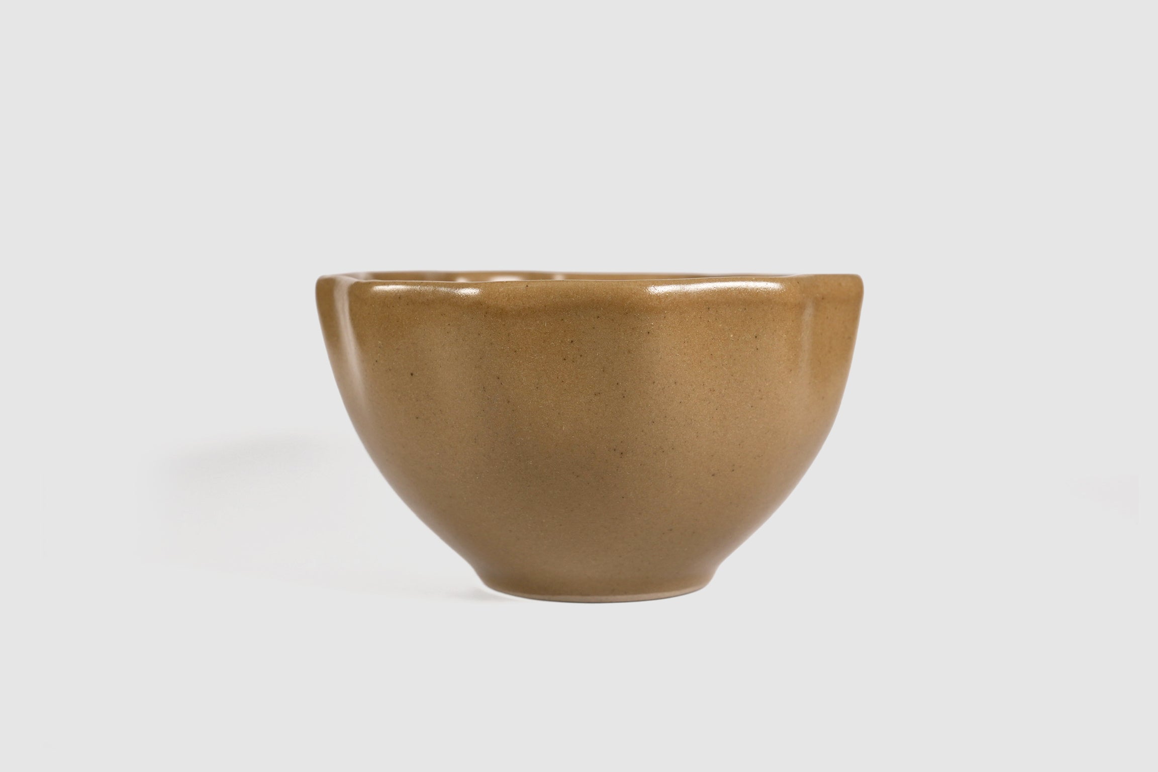 Bowl Nami by Humo 1810 – chocolate stoneware, softly waved rim, 6 inch deep bowl
