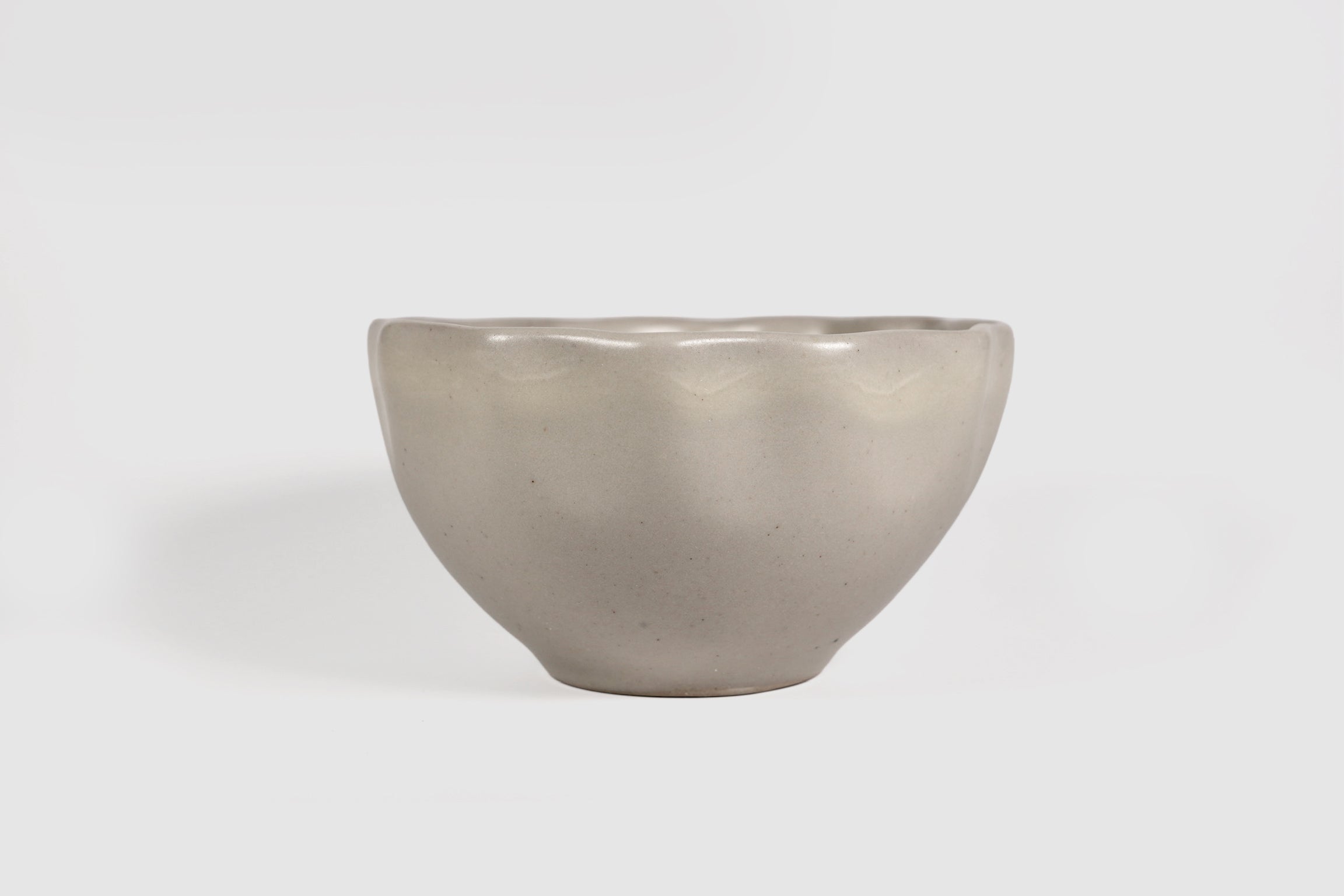 Bowl Nami by Humo 1810 – chocolate stoneware, softly waved rim, 6 inch deep bowl