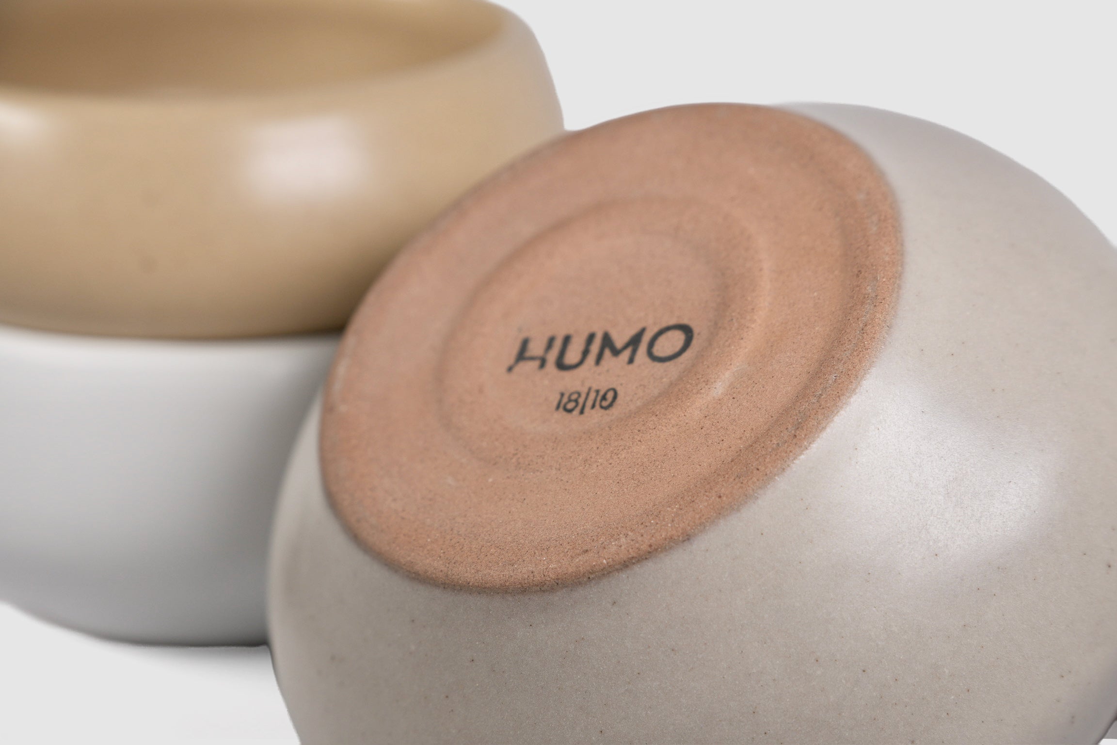 Bowl Sujo by Humo 1810 – capuchino stoneware, pinched belly and rolled lip, 6.3 inch