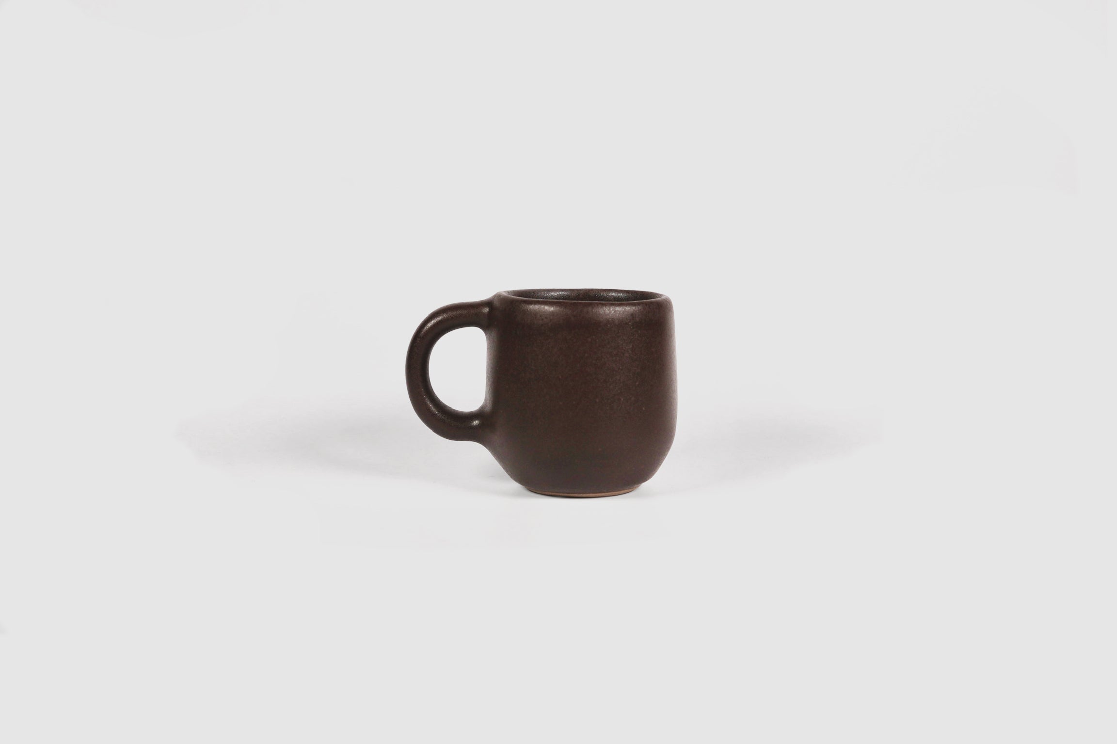 Small Pardo espresso mug with rounded belly and pulled loop handle