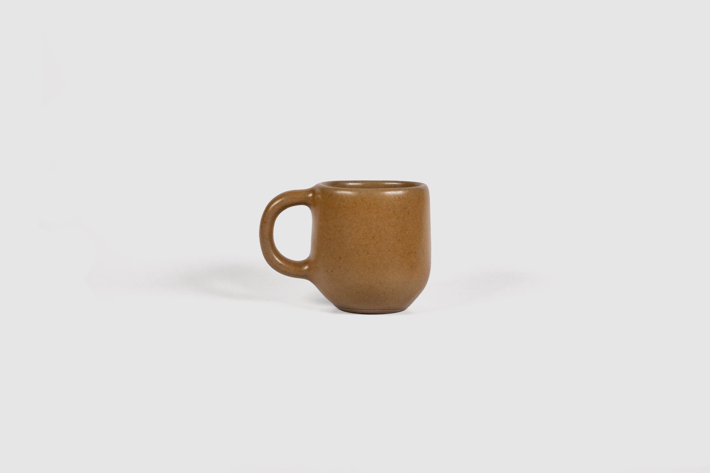 Small Pardo espresso mug with rounded belly and pulled loop handle