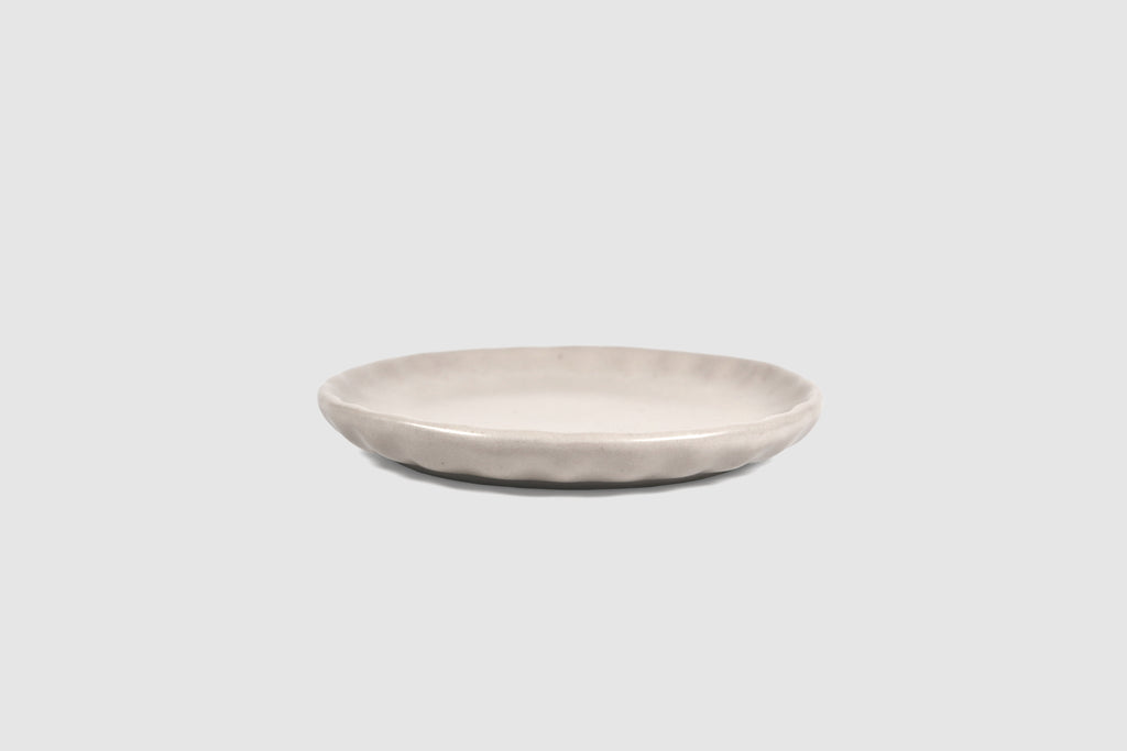 Cake Plate Nami by Humo 1810 – chocolate stoneware, lacework scalloped rim, 5.5 inch