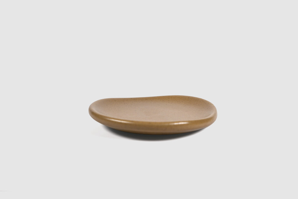 Cake Plate Sanka by Humo 1810 – black semi-matte stoneware, rounded-triangle silhouette, 5.75 inch