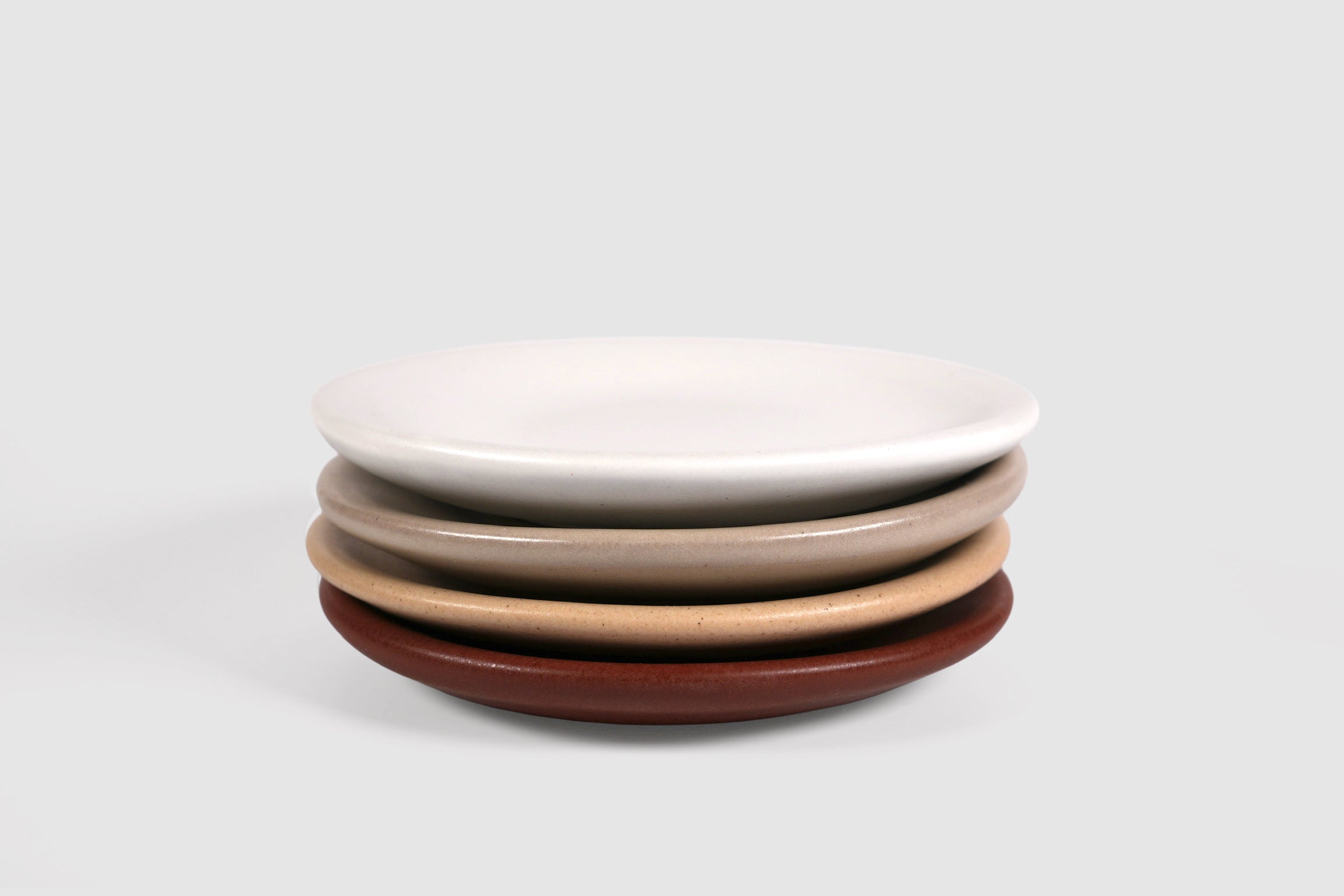 Cake Plate Sujo by Humo 1810 – handmade stoneware, capuchino speckled matte glaze, 8.5 inch