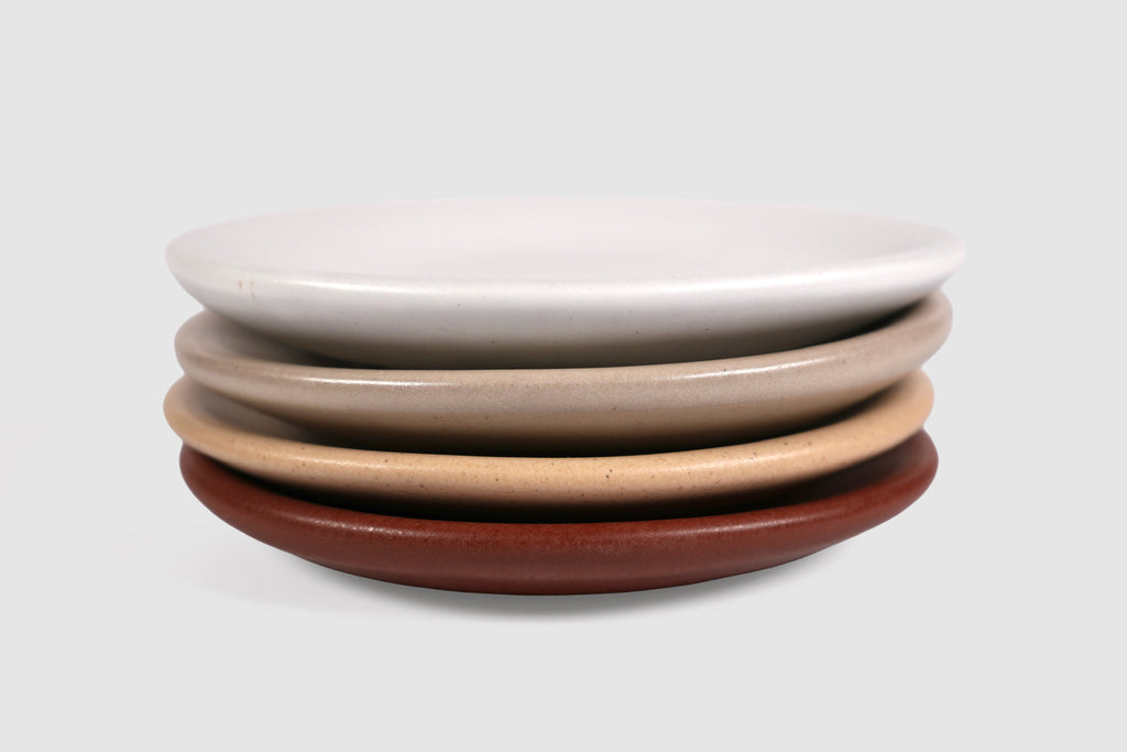 Cake Plate Sujo by Humo 1810 – handmade stoneware, capuchino speckled matte glaze, 8.5 inch