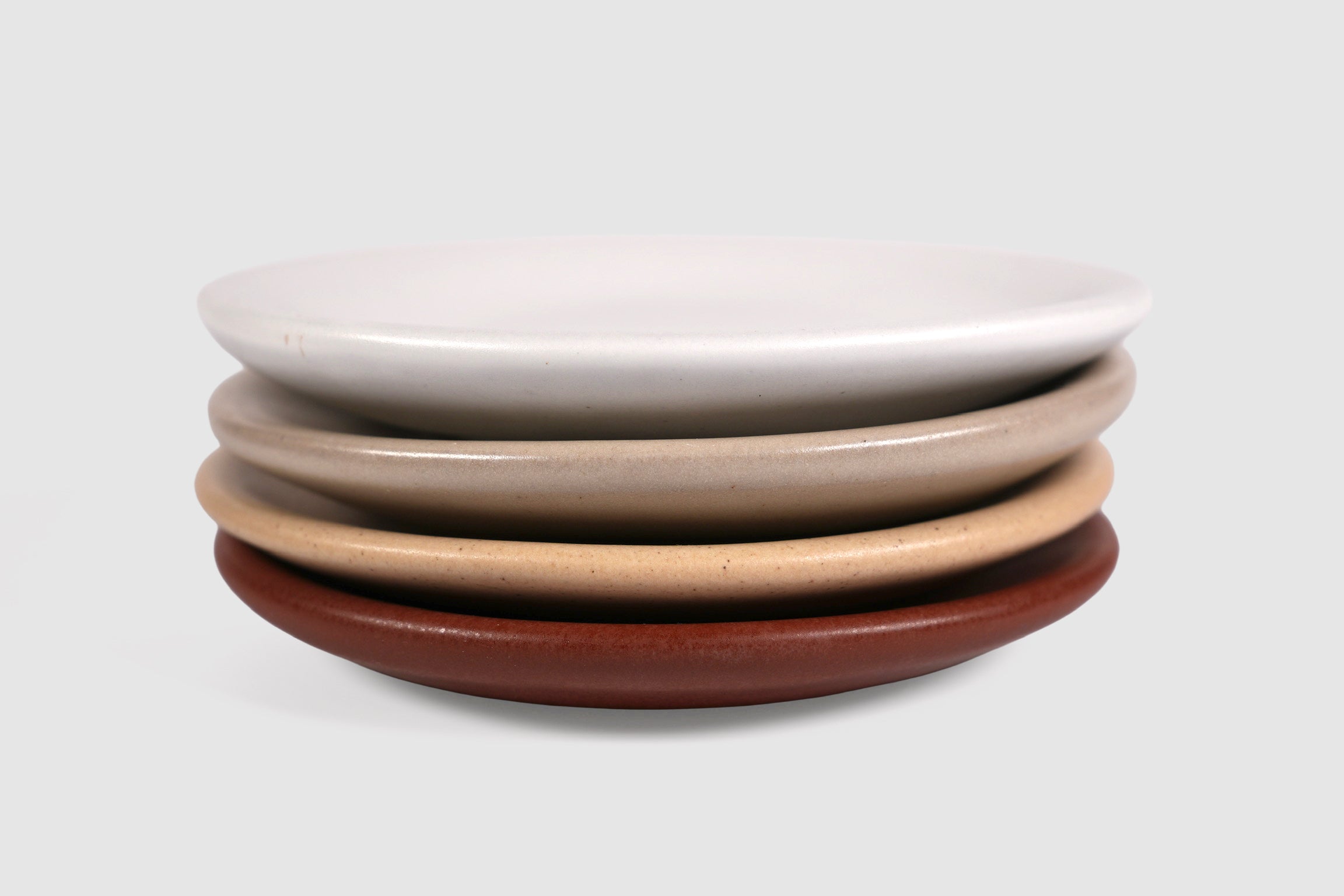 Cake Plate Sujo by Humo 1810 – handmade stoneware, capuchino speckled matte glaze, 8.5 inch