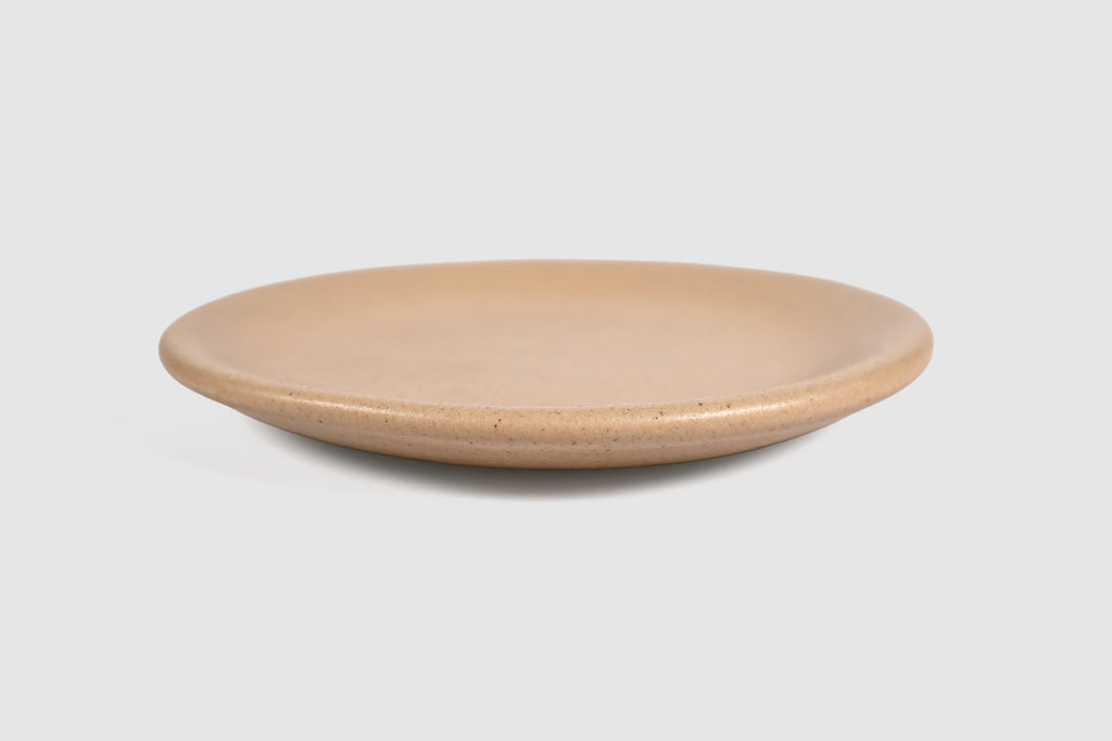 Cake Plate Sujo by Humo 1810 – handmade stoneware, capuchino speckled matte glaze, 8.5 inch