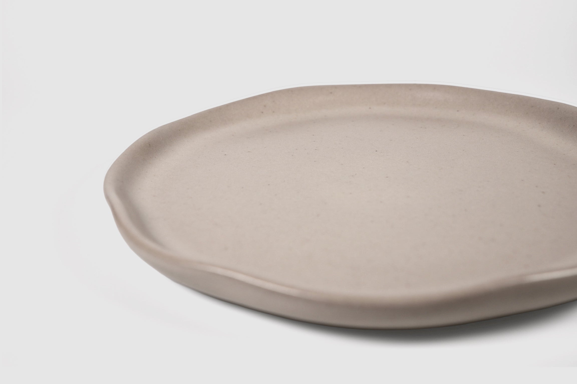 Side Plate Safin by Humo 1810 – taupe stoneware, softly undulating rim, 8.75 inch