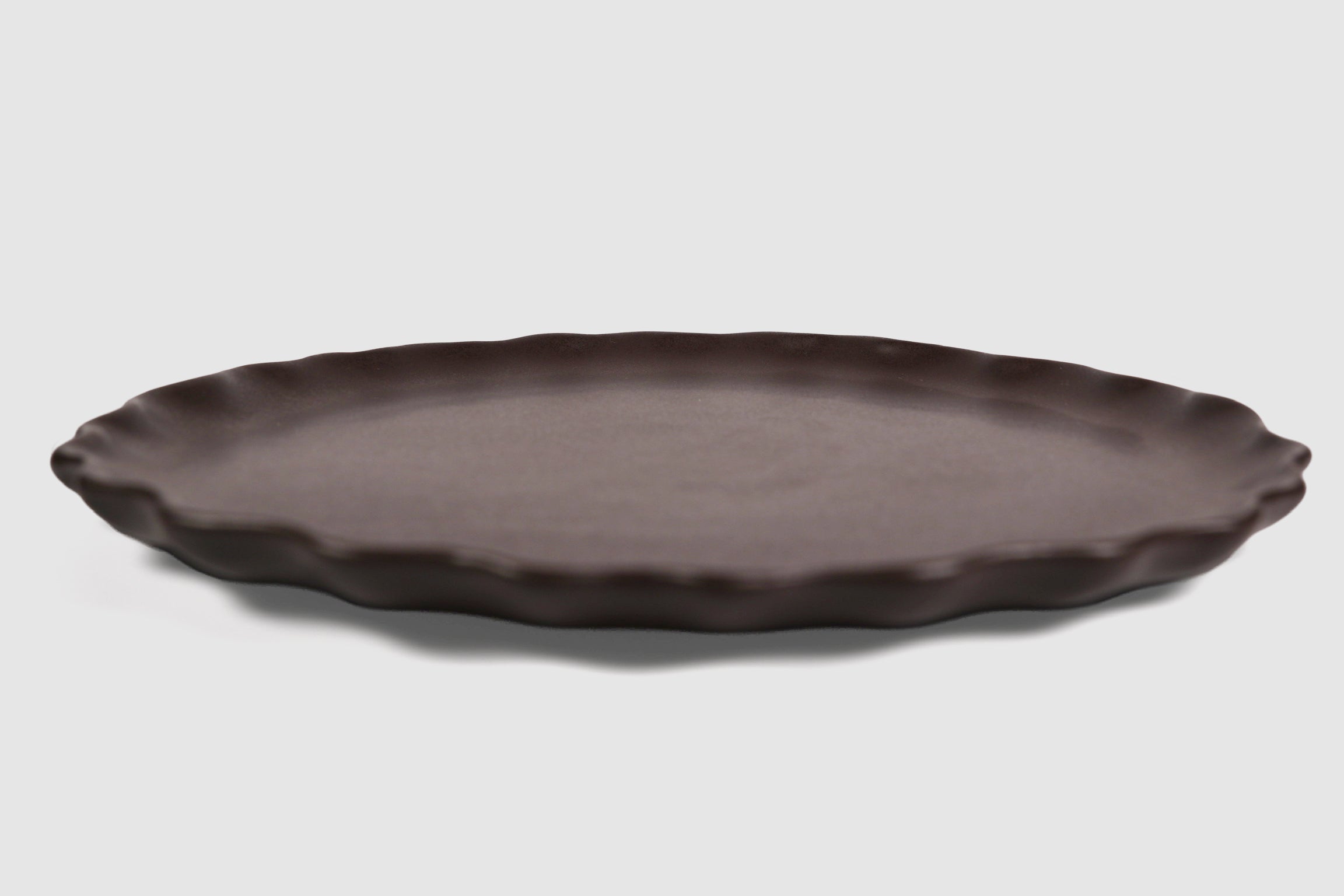 Dinner Plate Nami by Humo 1810 – chocolate stoneware, scalloped wave rim, 10.75 inch
