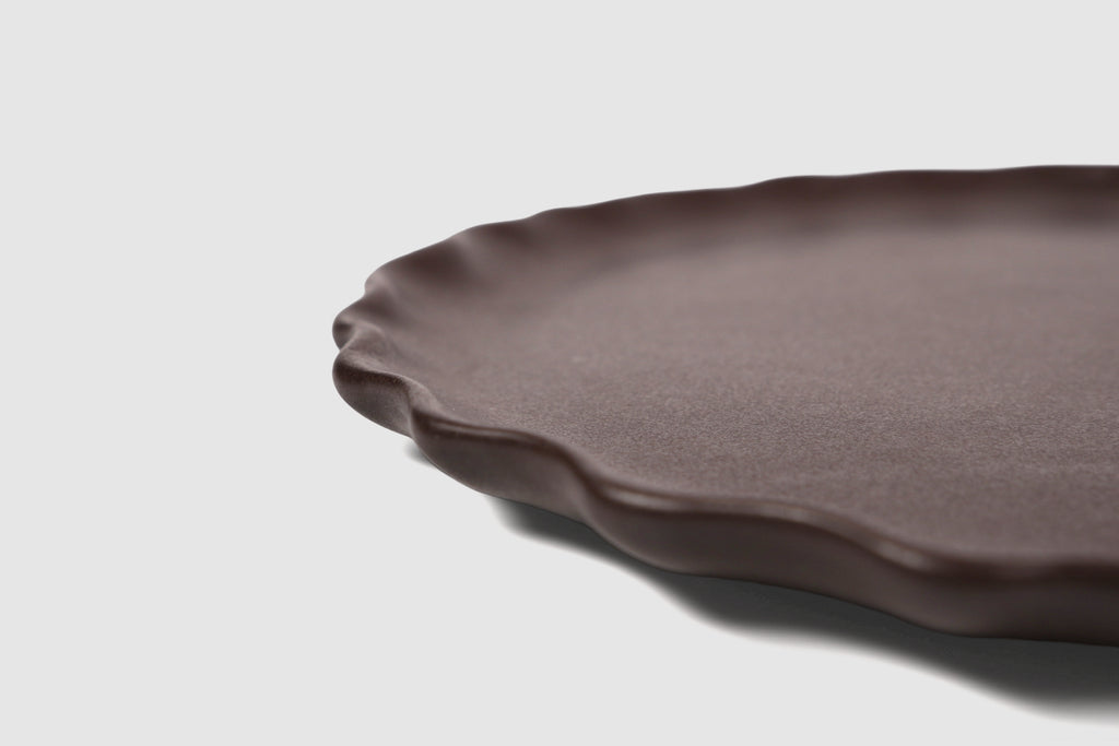 Dinner Plate Nami by Humo 1810 – chocolate stoneware, scalloped wave rim, 10.75 inch