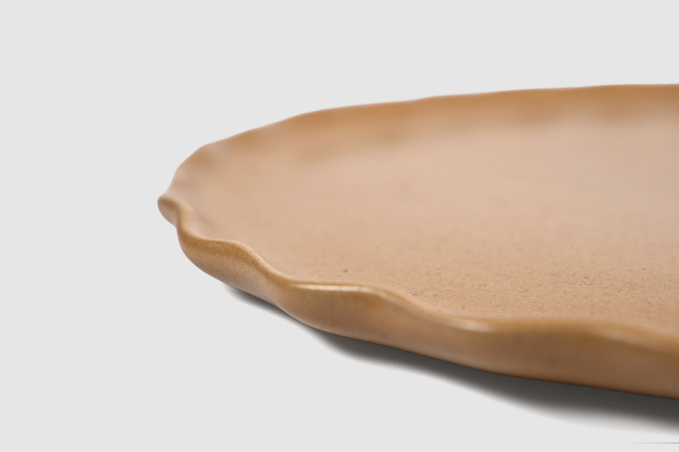 Dinner Plate Nami by Humo 1810 – chocolate stoneware, scalloped wave rim, 10.75 inch