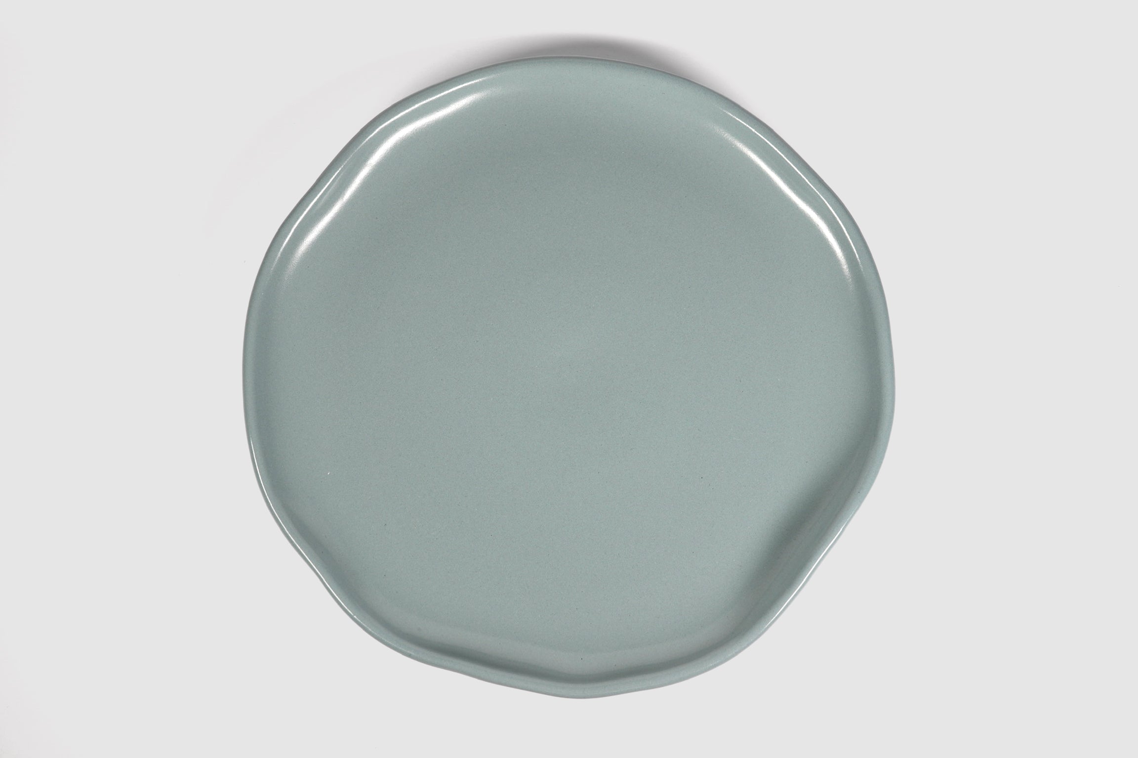 Dinner Plate Safin by Humo 1810 – olive green stoneware, gently undulating rim, 10.75 inch