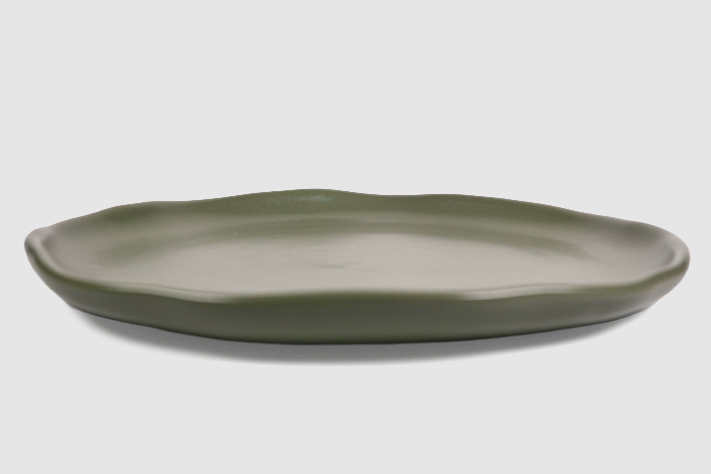 Dinner Plate Safin by Humo 1810 – olive green stoneware, gently undulating rim, 10.75 inch