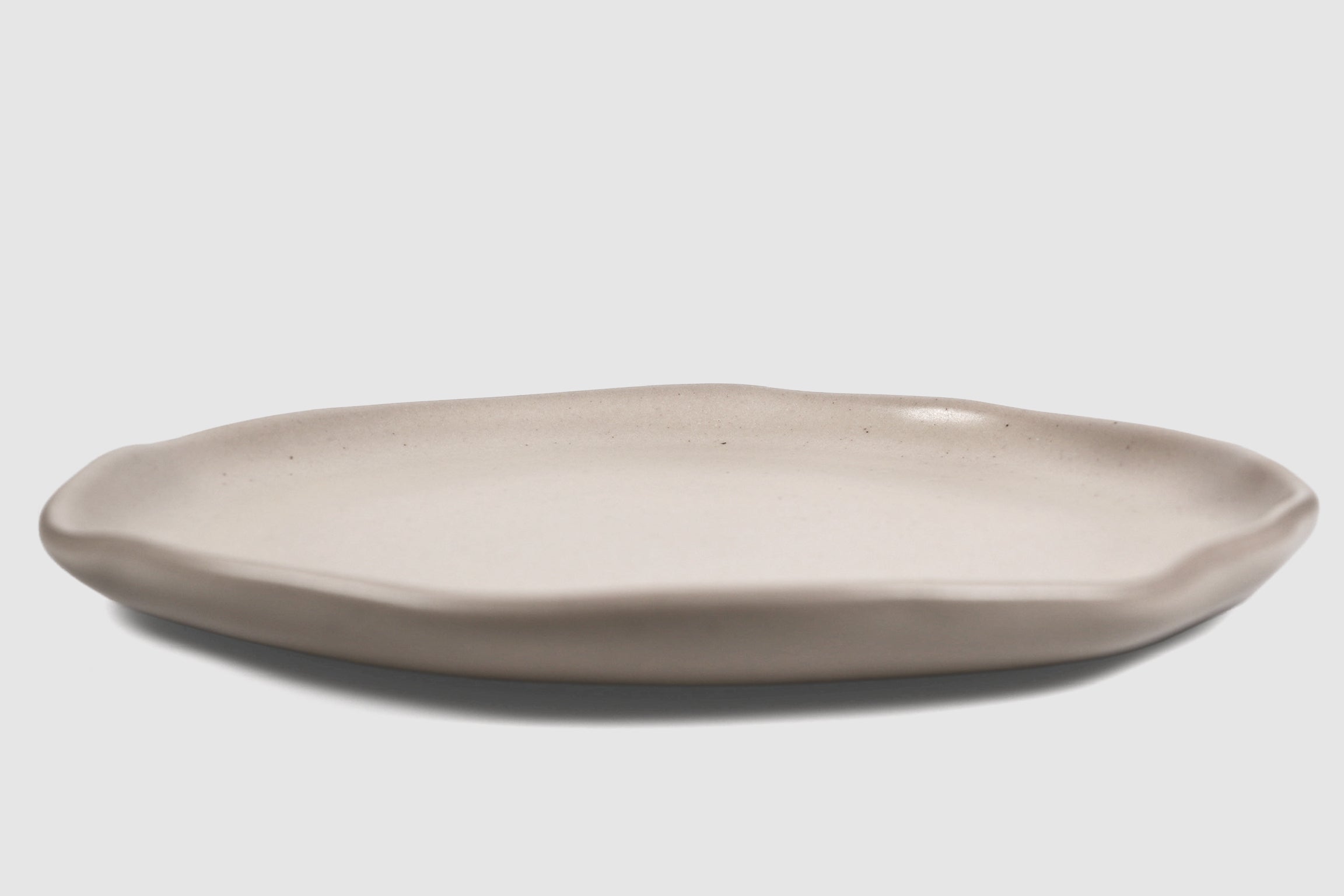 Dinner Plate Safin by Humo 1810 – olive green stoneware, gently undulating rim, 10.75 inch