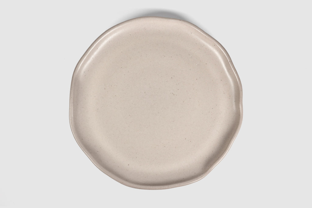 Dinner Plate Safin by Humo 1810 – olive green stoneware, gently undulating rim, 10.75 inch