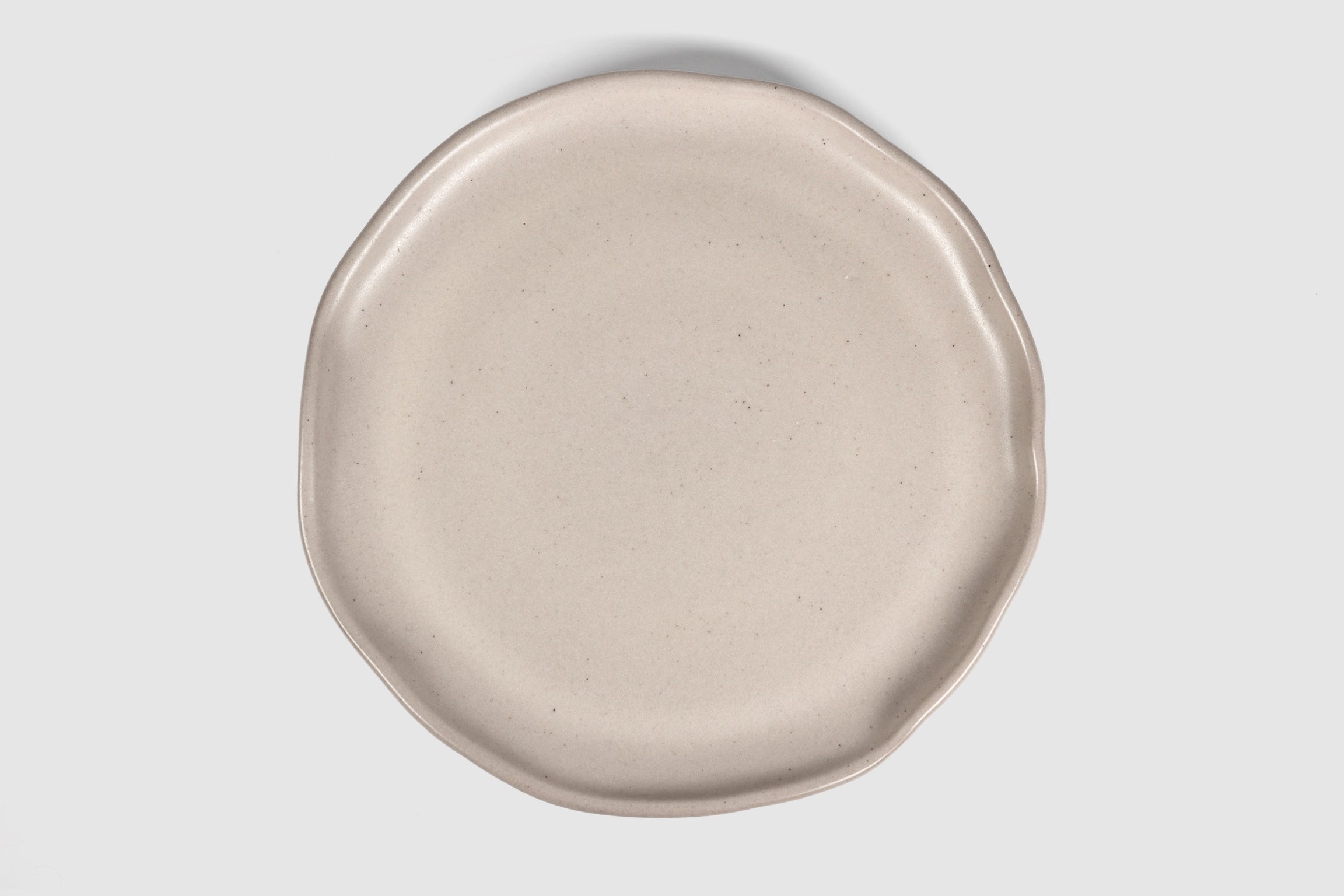 Dinner Plate Safin by Humo 1810 – olive green stoneware, gently undulating rim, 10.75 inch