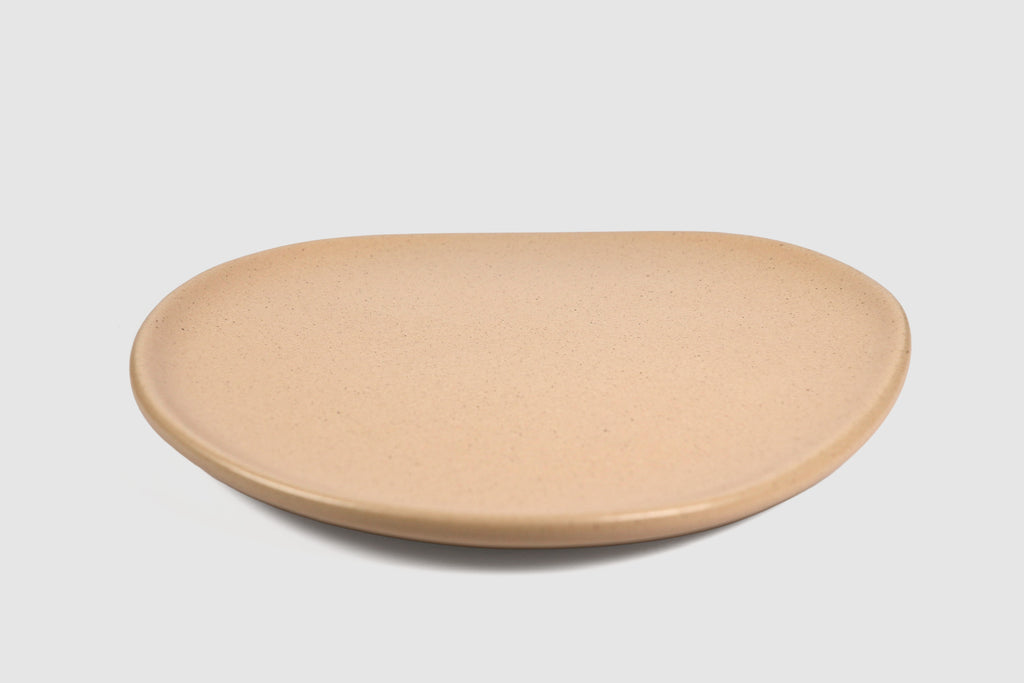 Dinner Plate Sanka by Humo 1810 – pardo stoneware, broad soft-triangle silhouette, 11 inch