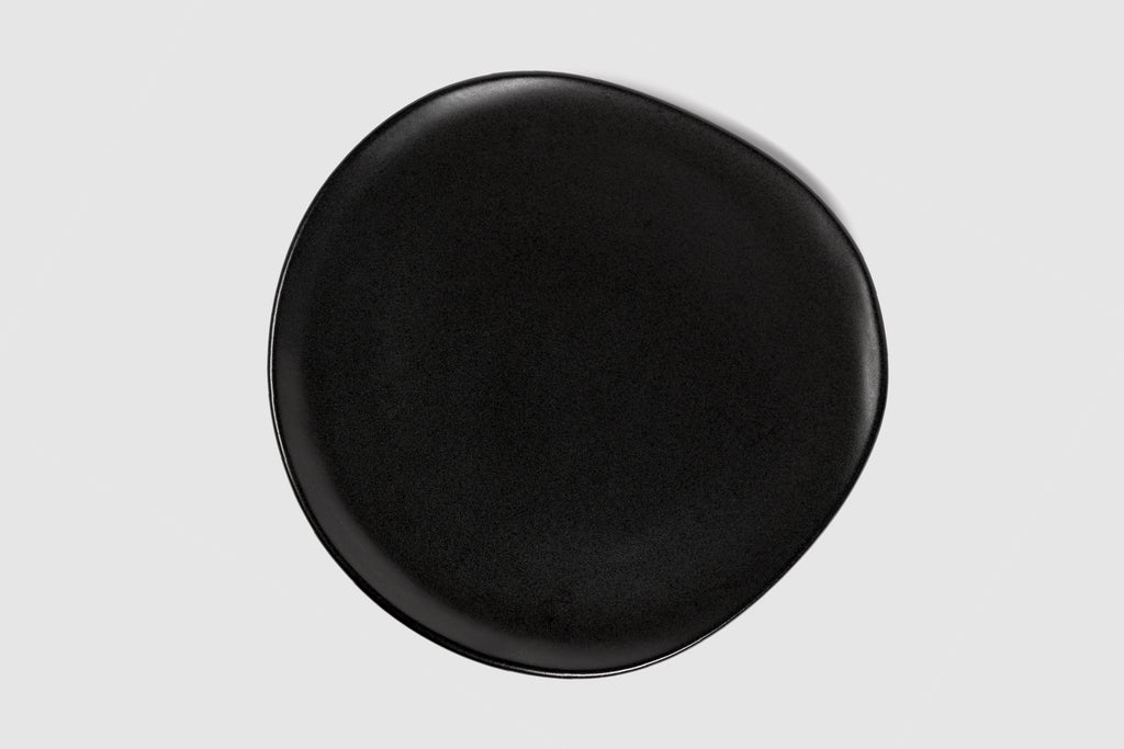 Dinner Plate Sanka by Humo 1810 – pardo stoneware, broad soft-triangle silhouette, 11 inch