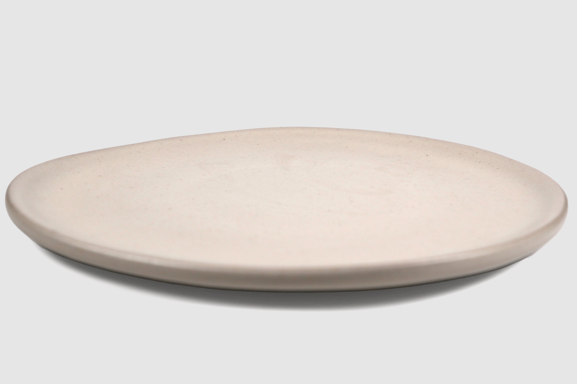Dinner Plate Sanka by Humo 1810 – pardo stoneware, broad soft-triangle silhouette, 11 inch