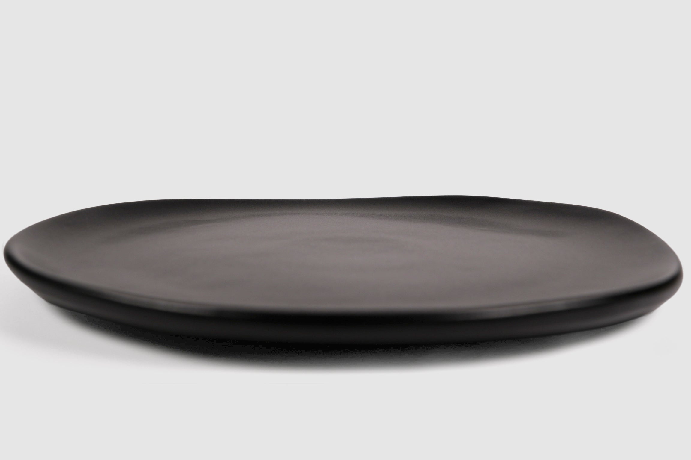 Dinner Plate Sanka by Humo 1810 – pardo stoneware, broad soft-triangle silhouette, 11 inch