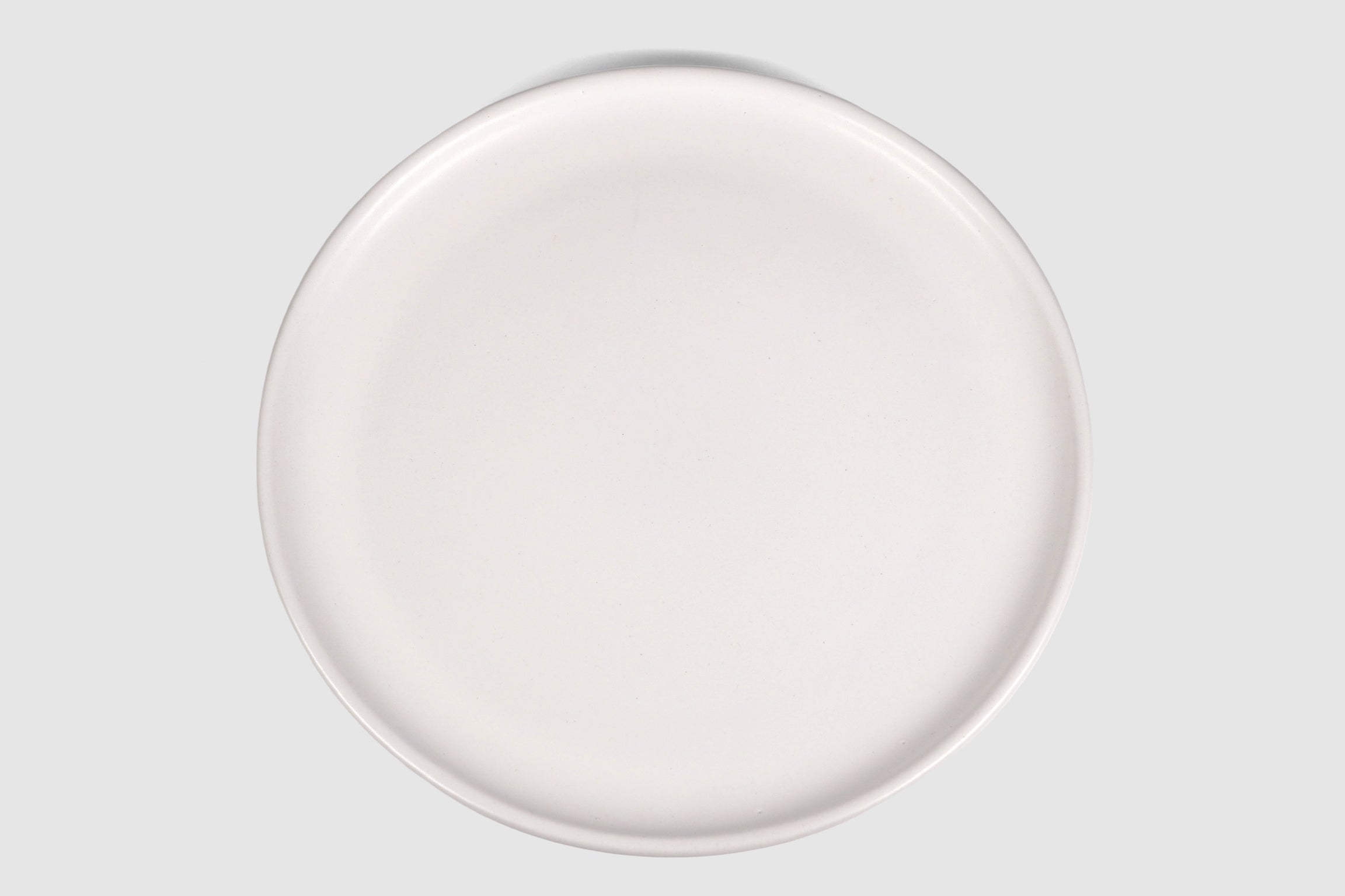 Dinner Plate Sujo by Humo 1810 – capuchino speckled matte stoneware, low raised rim, 10.5 inch