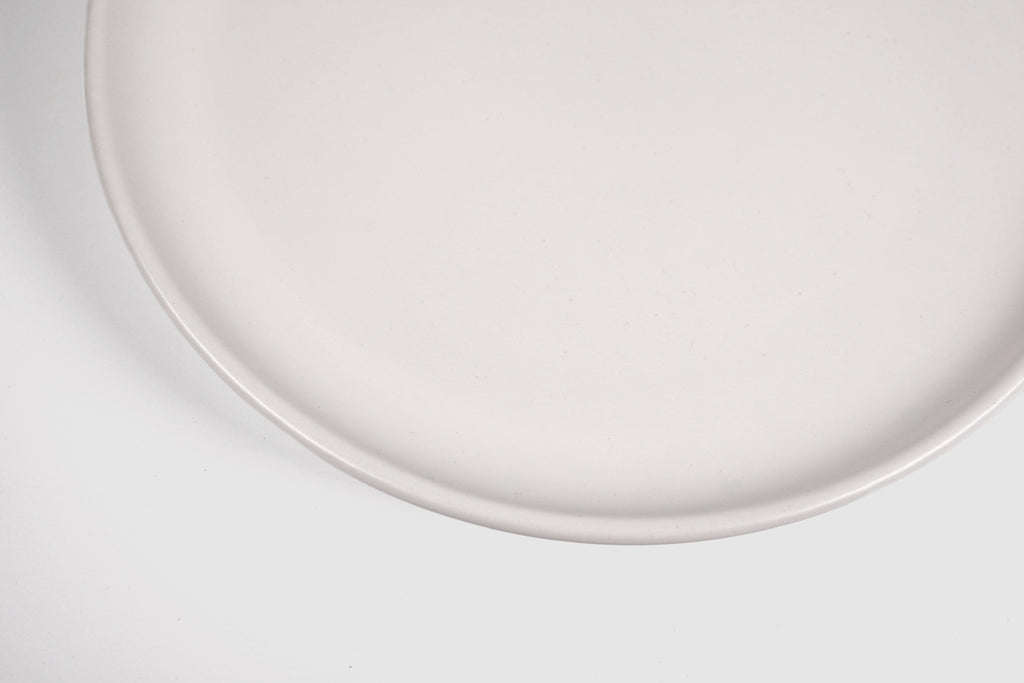 Dinner Plate Sujo by Humo 1810 – capuchino speckled matte stoneware, low raised rim, 10.5 inch