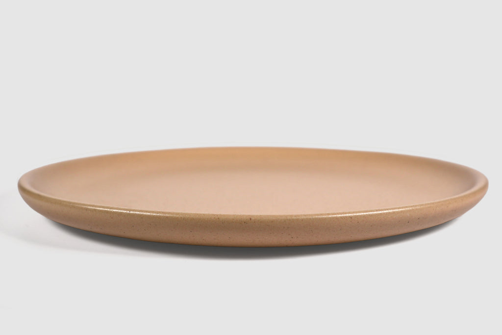 Dinner Plate Sujo by Humo 1810 – capuchino speckled matte stoneware, low raised rim, 10.5 inch