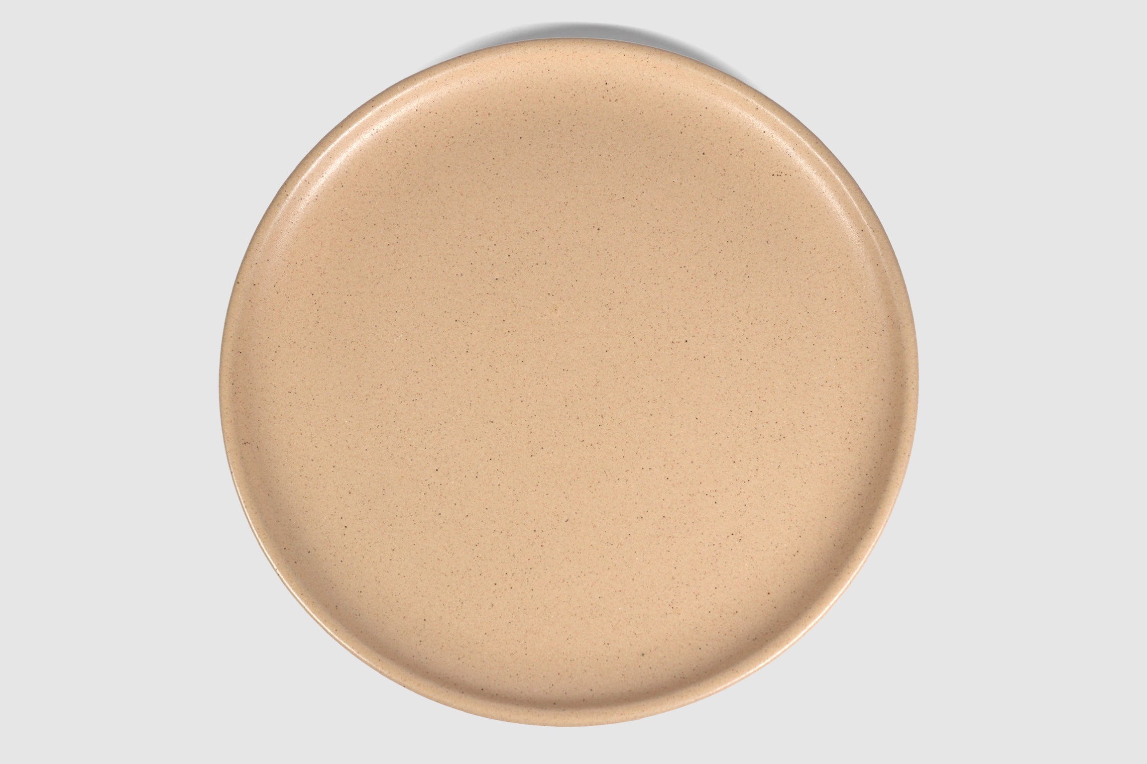 Dinner Plate Sujo by Humo 1810 – capuchino speckled matte stoneware, low raised rim, 10.5 inch
