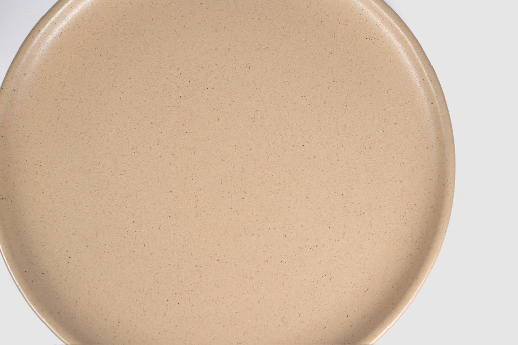 Dinner Plate Sujo by Humo 1810 – capuchino speckled matte stoneware, low raised rim, 10.5 inch