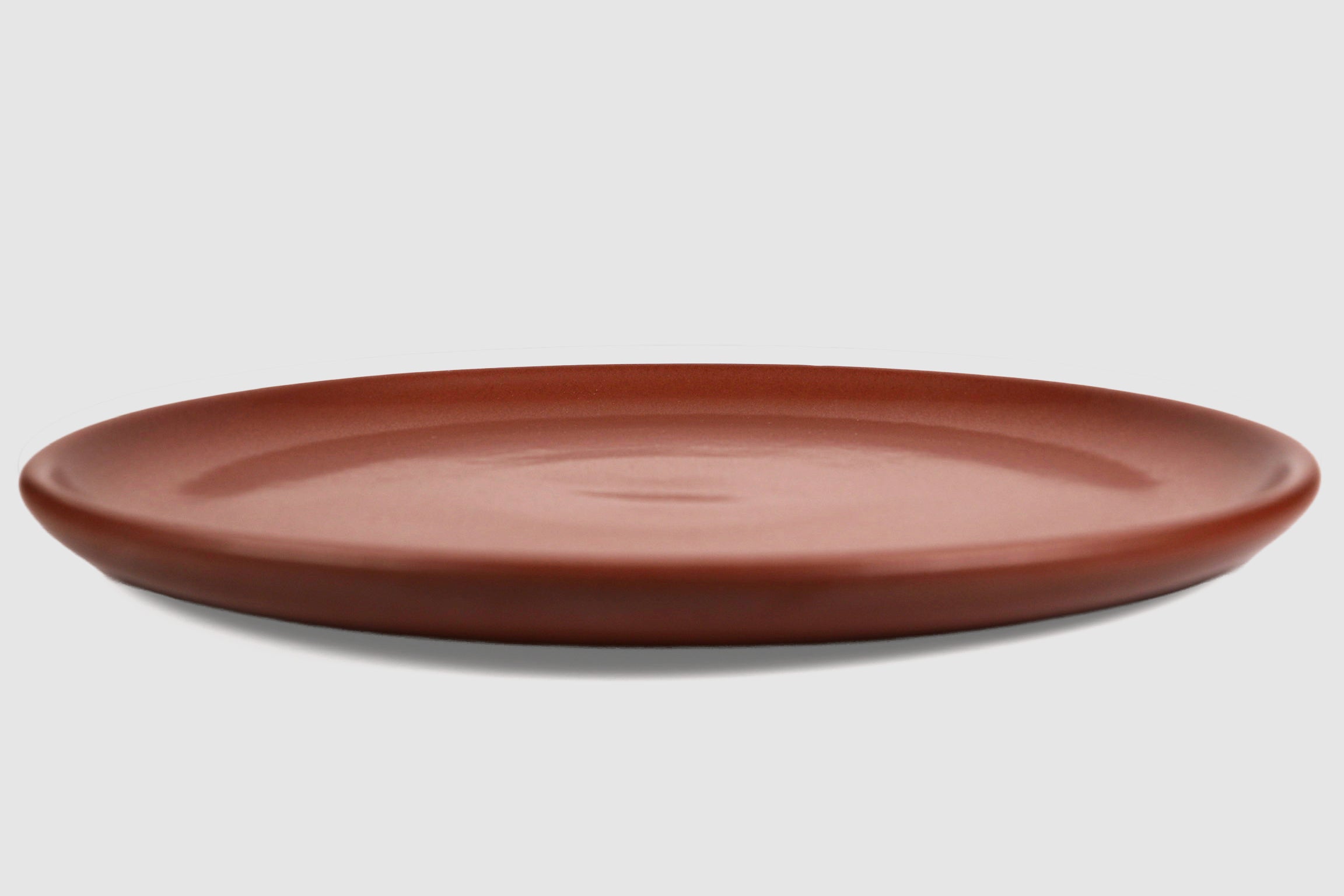 Dinner Plate Sujo by Humo 1810 – capuchino speckled matte stoneware, low raised rim, 10.5 inch