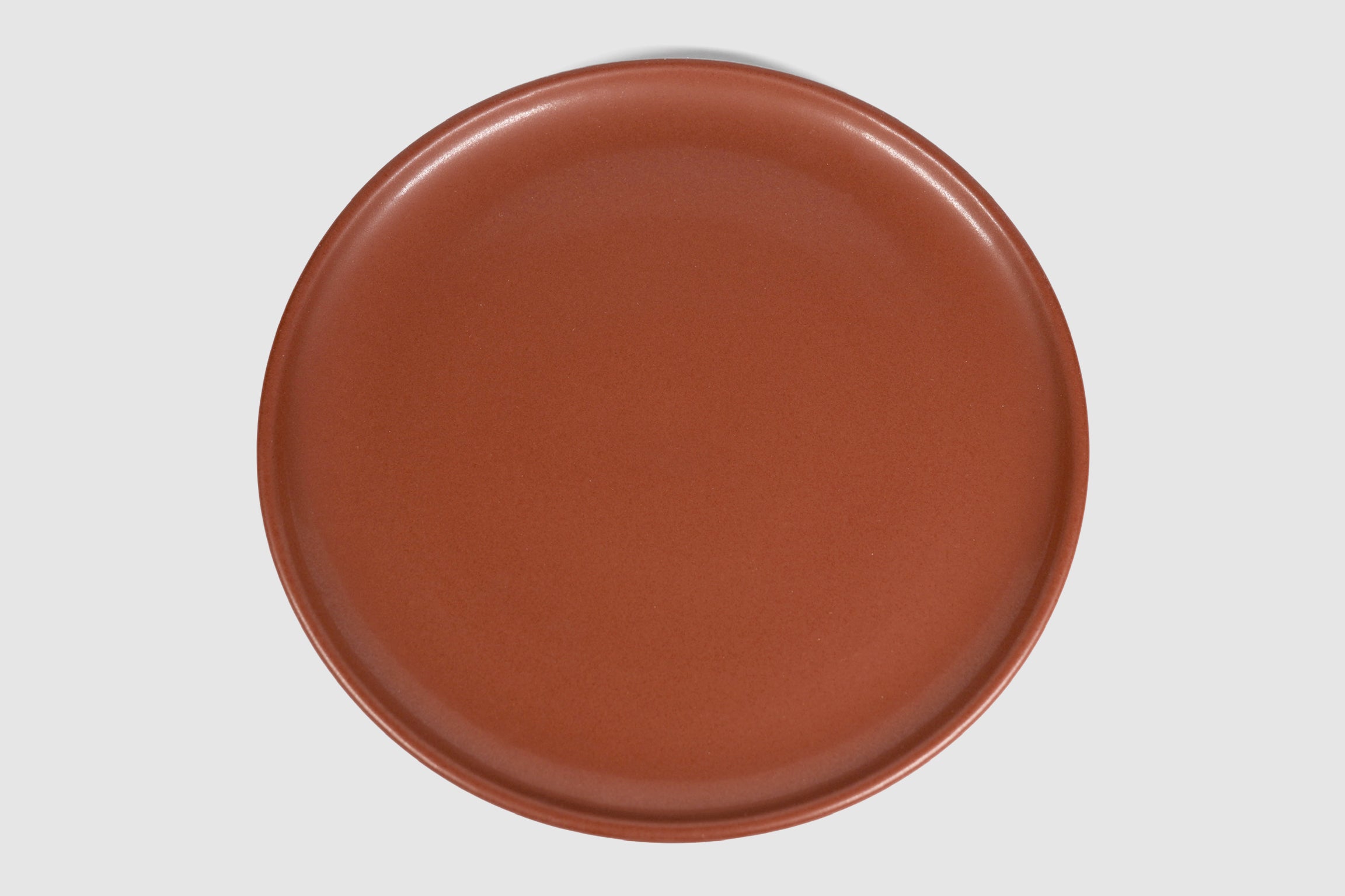 Dinner Plate Sujo by Humo 1810 – capuchino speckled matte stoneware, low raised rim, 10.5 inch