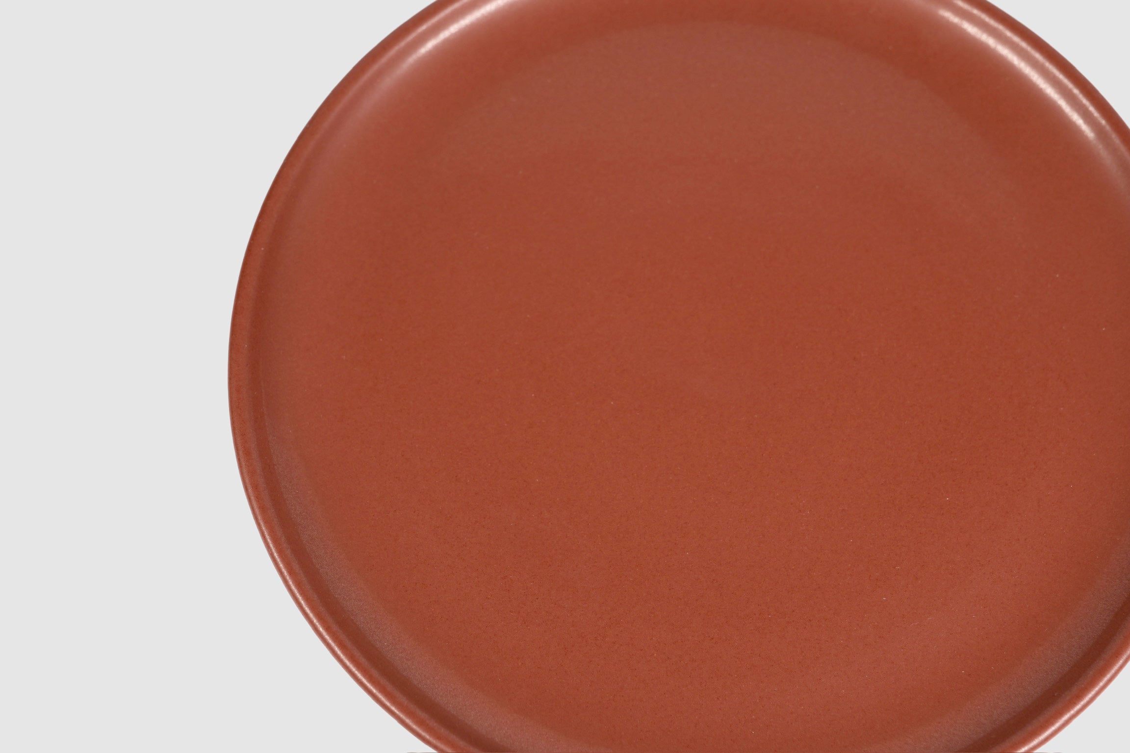 Dinner Plate Sujo by Humo 1810 – capuchino speckled matte stoneware, low raised rim, 10.5 inch