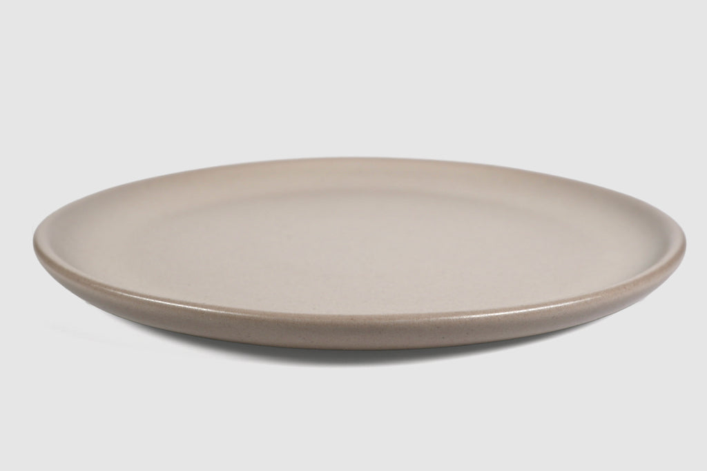 Dinner Plate Sujo by Humo 1810 – capuchino speckled matte stoneware, low raised rim, 10.5 inch